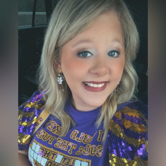 Meet your Posher, Adrienne - Picture 1 of 1